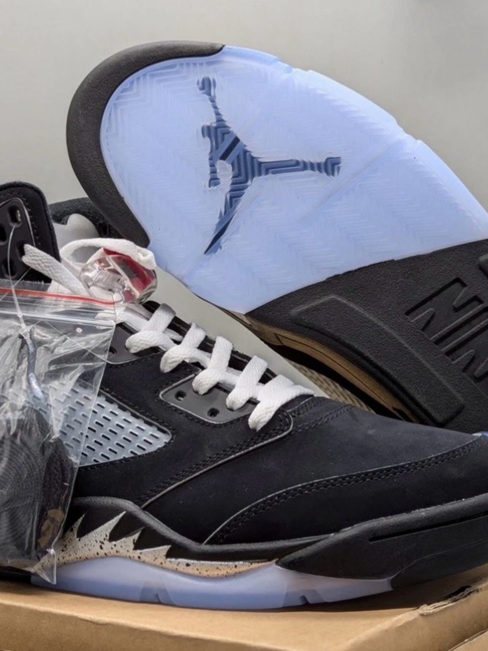 Jordan Black White
